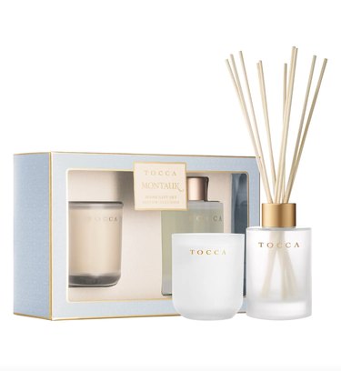 Candle and diffuser set in a gift box.