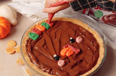 Decorating a pudding cake with candy melts