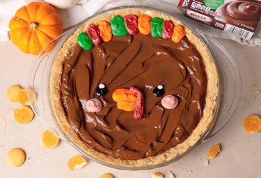 Pudding cake with a turkey face sitting against a countertop