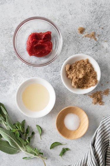 Ingredients for tomato glaze