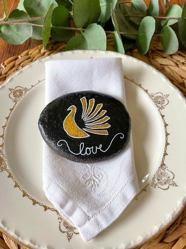 Place turkey gratitude rock on Thanksgiving place setting