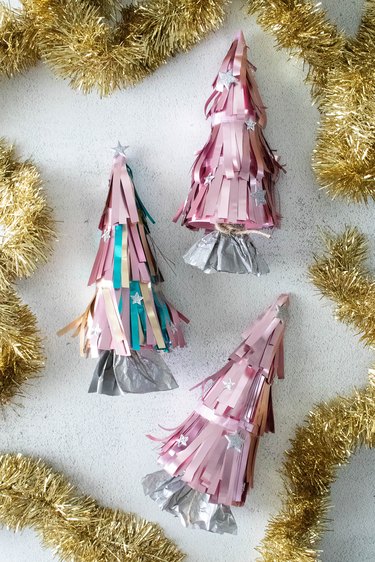 DIY pink tinsel tree party crackers
