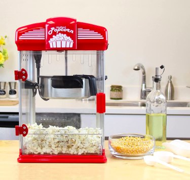 West Bend Hot Oil Theater-Style Popcorn Machine