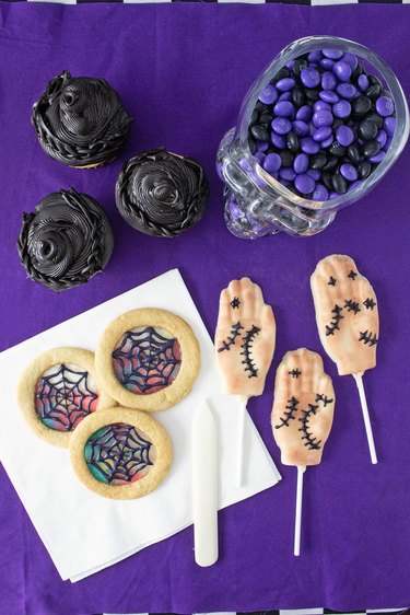 Wednesday Addams Party Favors 🎉 Pringles shaker Domes. Tasty treat an