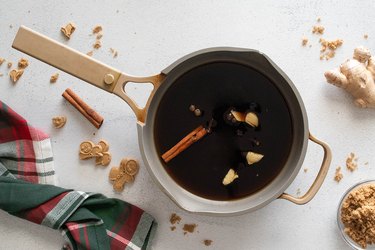 Ingredients for gingerbread syrup in pan