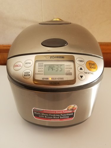 The author's Zojirushi rice cooker