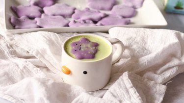 Ditto marshmallow in matcha latte