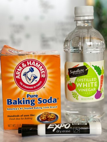 baking soda and white vinegar to clean whiteboards