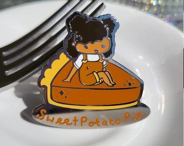 Enamel pin with sweet potato pie theme