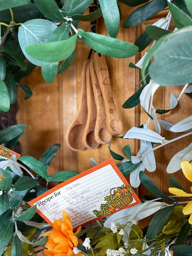 How to Make a Wreath Using Family Recipe Cards