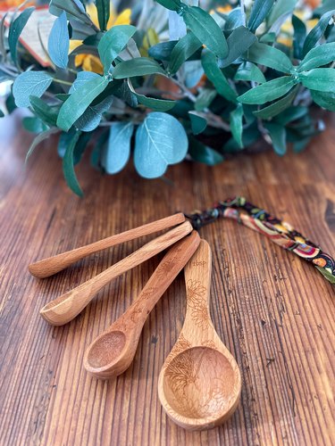 wooden measuring spoons for recipe card wreath decoration