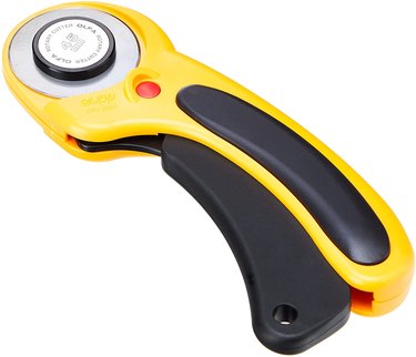 Mr. Pen- 45mm Rotary Cutter with 1 Extra Blade, Ergonomic Handle