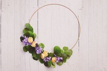 DIY minimalist spring wreath