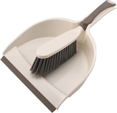 Dustpan and brush set