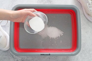 Adding sodium percarbonate to a tub of water