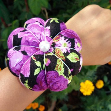 CUSHYSTORE Purple on Black Floral Wrist Pincushion