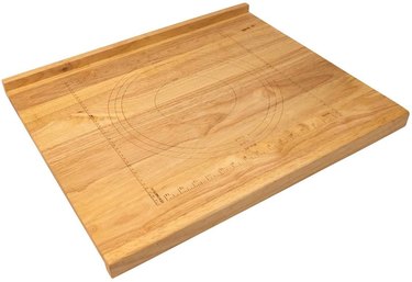 A Zelancio Reversible Wooden Pastry Board