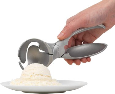 Zeroll Original 2 oz Ice Cream Scoop, Size 20, in Aluminum Alloy with Gold  End Cap (1020)