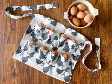 Egg Collecting Apron With flowers