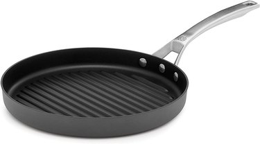 A Calphalon Signature 12-Inch Hard Anodized Nonstick Round Grill Pan