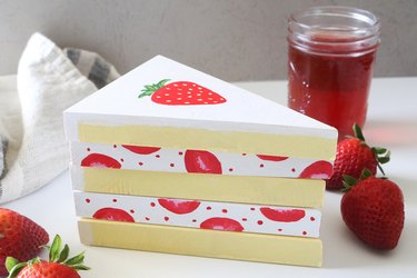 Stackable strawberry shortcake coasters