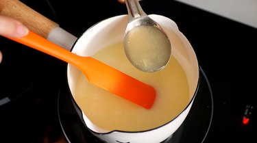 lemon juice in pot of cream