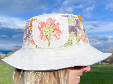 Gucci Bucket Hat With Floral Motif in Natural