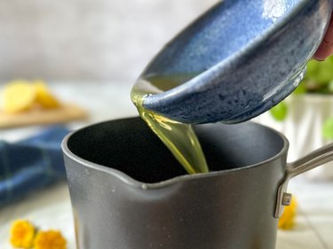 add strained dandelion-infused liquid back into saucepan