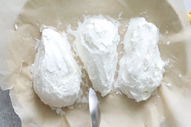 Shape vanilla ice cream drumsticks