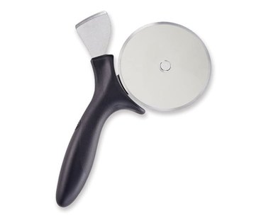 The Pampered Chef Pizza and Crust Cutter