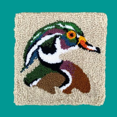 Tufted square rug with a duck design