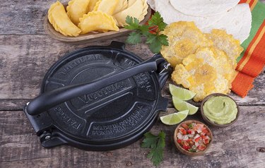 Victoria 8-Inch Cast Iron Tortilla Press