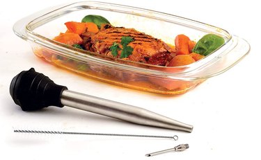  OXO Good Grips Angled Turkey Baster with Cleaning Brush: Home &  Kitchen