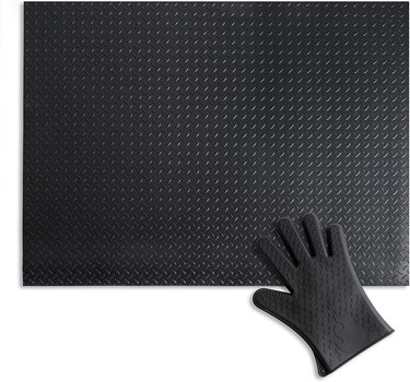 Uperla grill mat pictured with heatproof grilling glove against a white ground