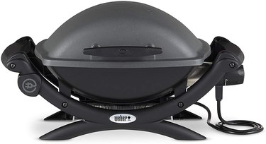 Weber Q1400 portable grill, shown against a white ground