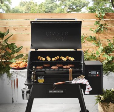 Traeger Ironwood 885 Wood Pellet Grill and Smoker