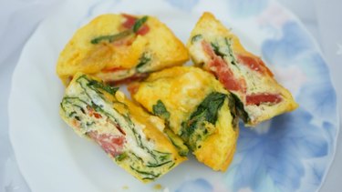 egg bites with feta, spinach, and tomatoes