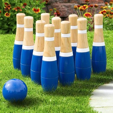 Backyard bowling set in blue.