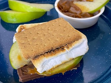 finished caramel apple s'more