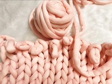 HomeModa Cotton Tube Chunky Yarn in Pink