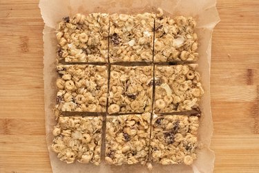 Square no-cook cereal bars