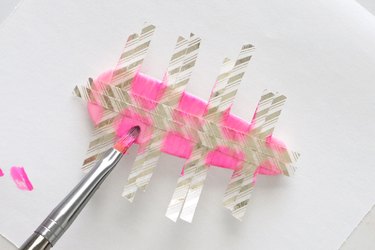 Painting retro checkered pattern on hair clip