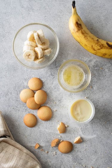 Ingredients for single-serve banana cream pie