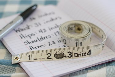 HOW TO READ A MEASUREMENT TAPE FOR SEWING 