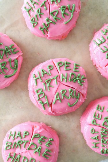 Mini birthday cakes from "Harry Potter"