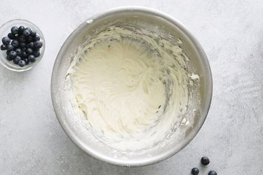 Cheesecake dip in a bowl