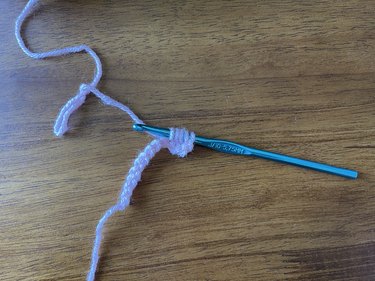 Draw up a loop on a crochet hook