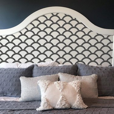 Scallop pattern on headboard