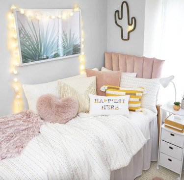 13 Dorm Room Lighting Ideas That Add Instant Ambiance | ehow