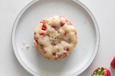 Strawberry cake for one